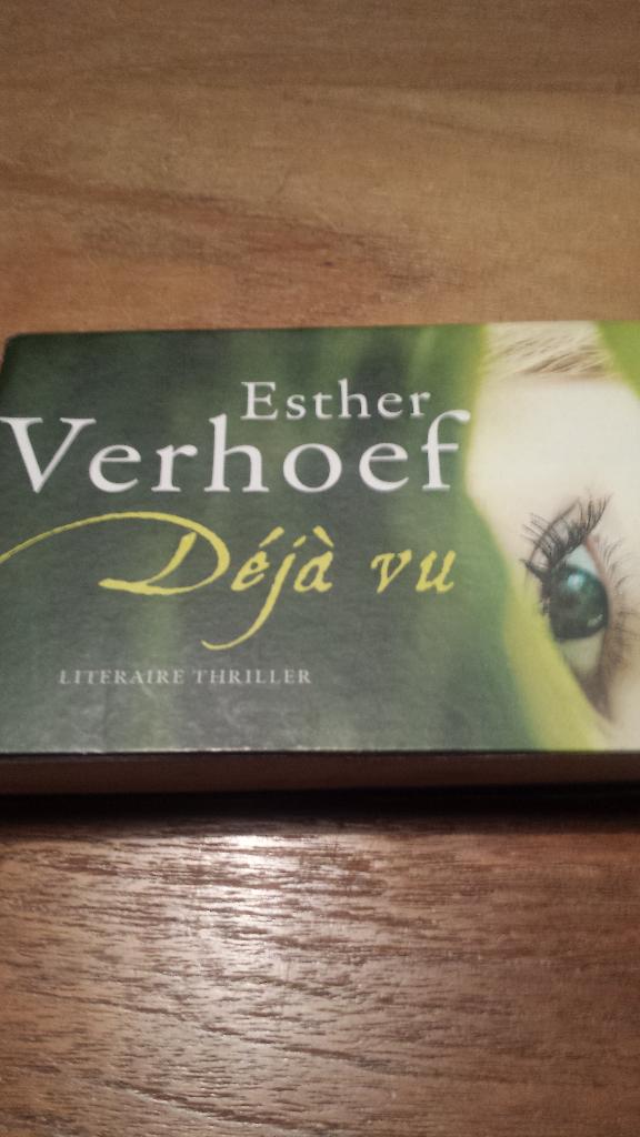 Esther Verhoef - Deja vu ( dwarsligger), Ophalen of Verzenden, Zo goed als nieuw, Esther Verhoef, Nederland