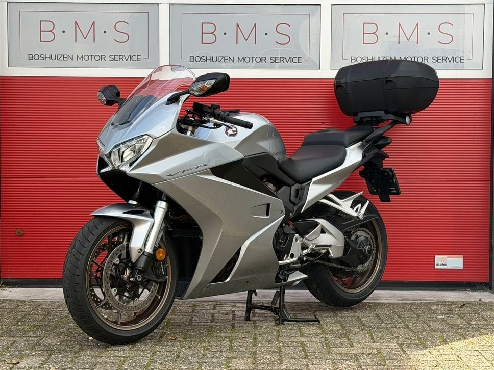 HONDA VFR 800 FI (bj 2018), 782 cc, HONDA, 4 cilinders, Motorrijbewijs A