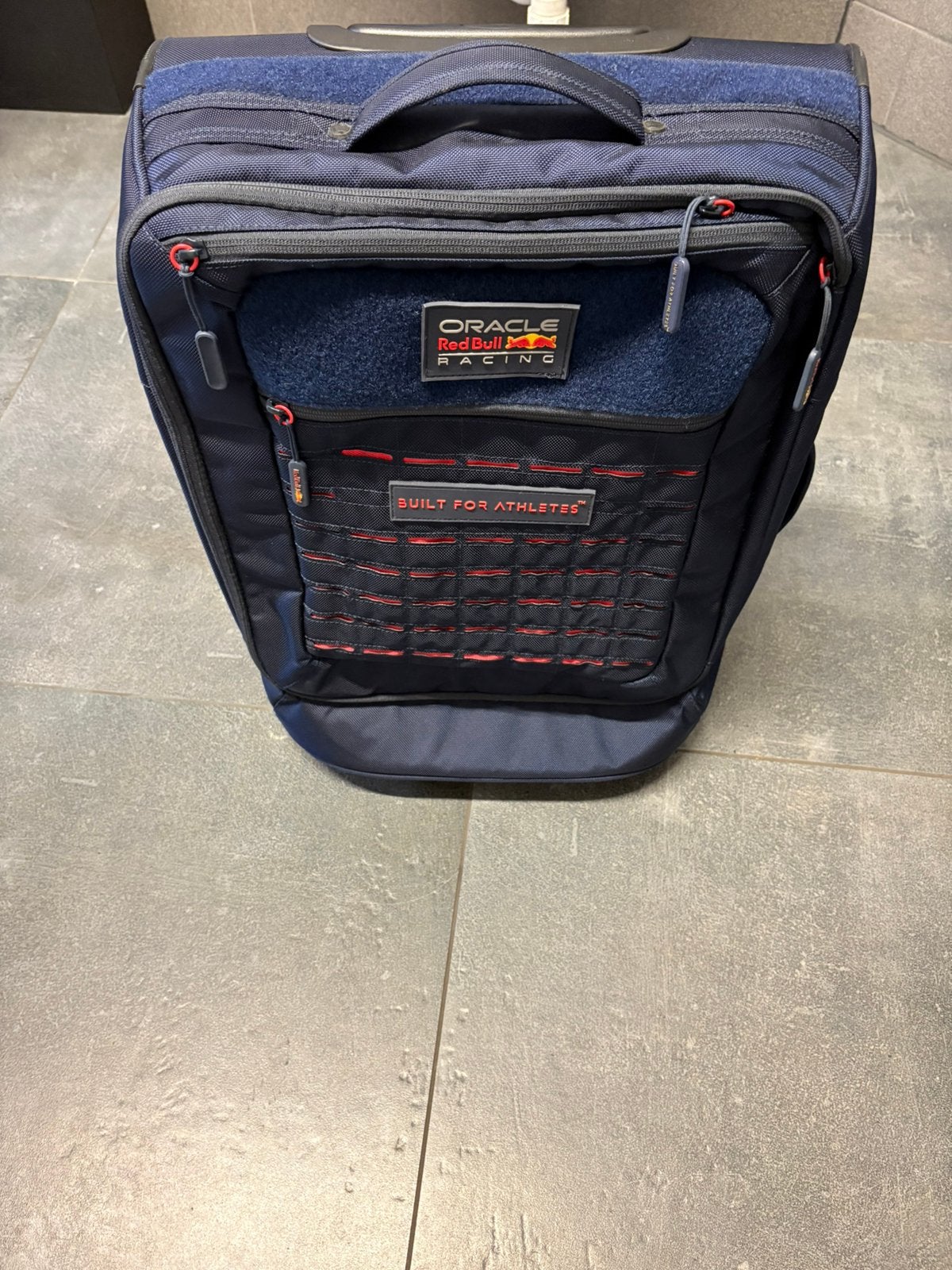 Orginele red bull formule1 trolly, Ophalen of Verzenden, Nieuw, Rood, 30 cm of meer