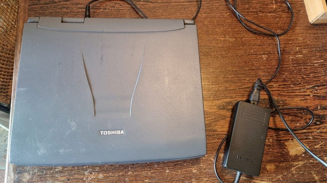 Toshiba Satellite Pro 4200 met Windows 2000 + Windows 95 CD, Computers en Software, Ophalen of Verzenden, Gebruikt, Minder dan 2 Ghz
