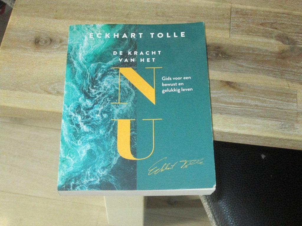 De Kracht van het Nu - Eckhart Tolle, Boeken, Achtergrond en Informatie, Spiritualiteit algemeen, Ophalen of Verzenden, Zo goed als nieuw