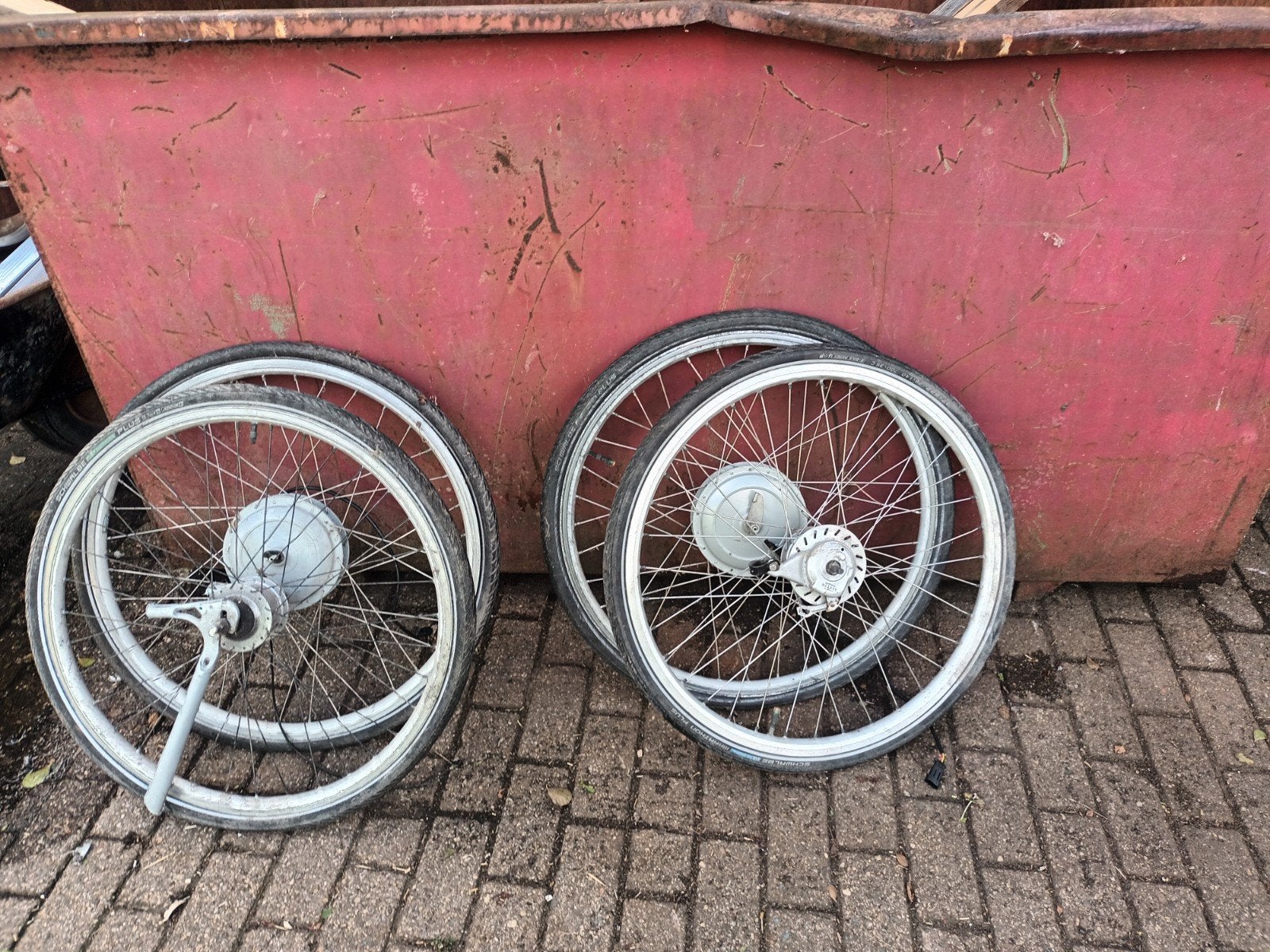 Fietswielen met voorwielmotor, Ophalen
