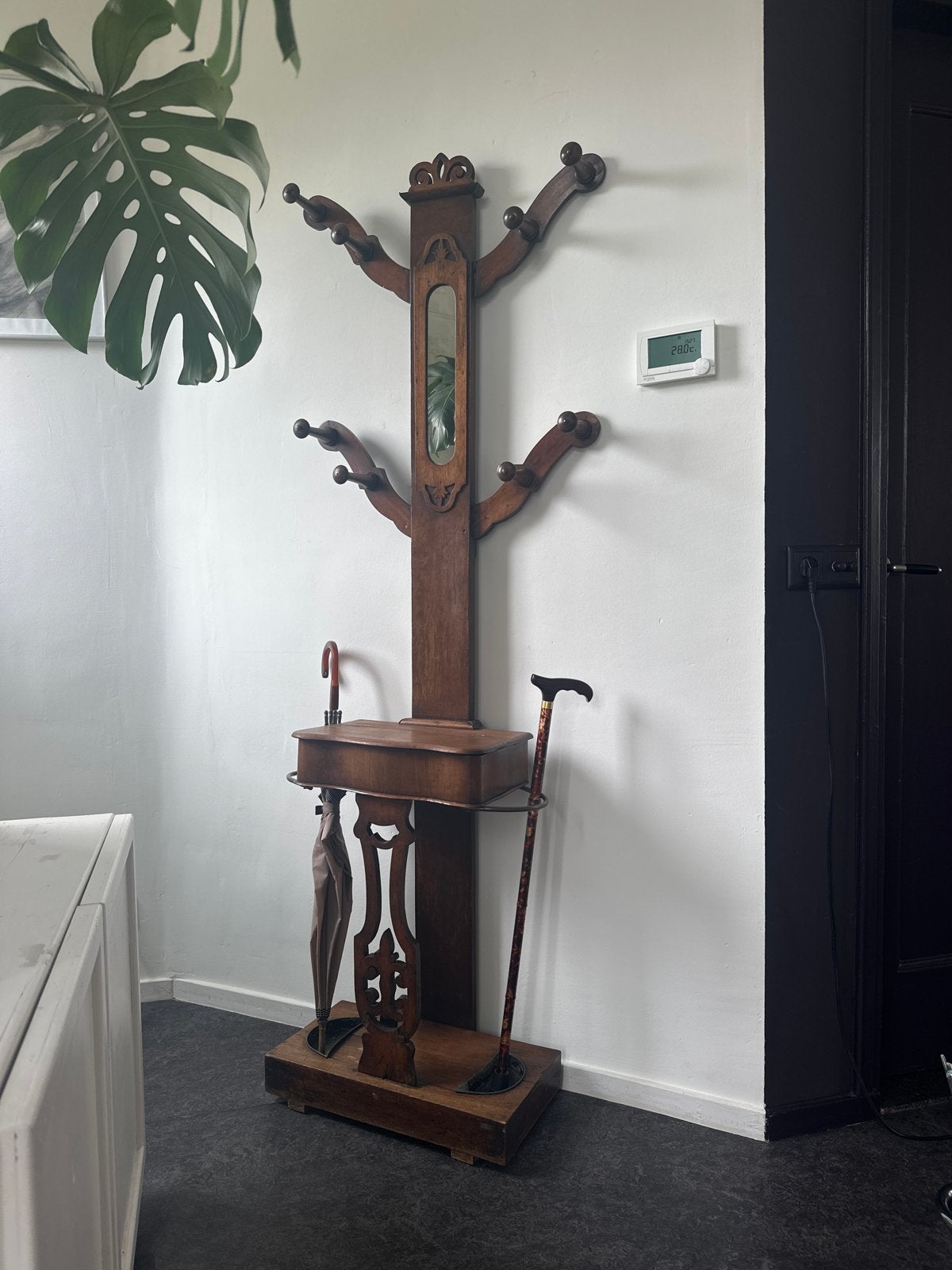 Antieke houten kapstok met spiegel en paraplubak, Huis en Inrichting, Woonaccessoires | Kapstokken, Ophalen, Gebruikt, Staande kapstok