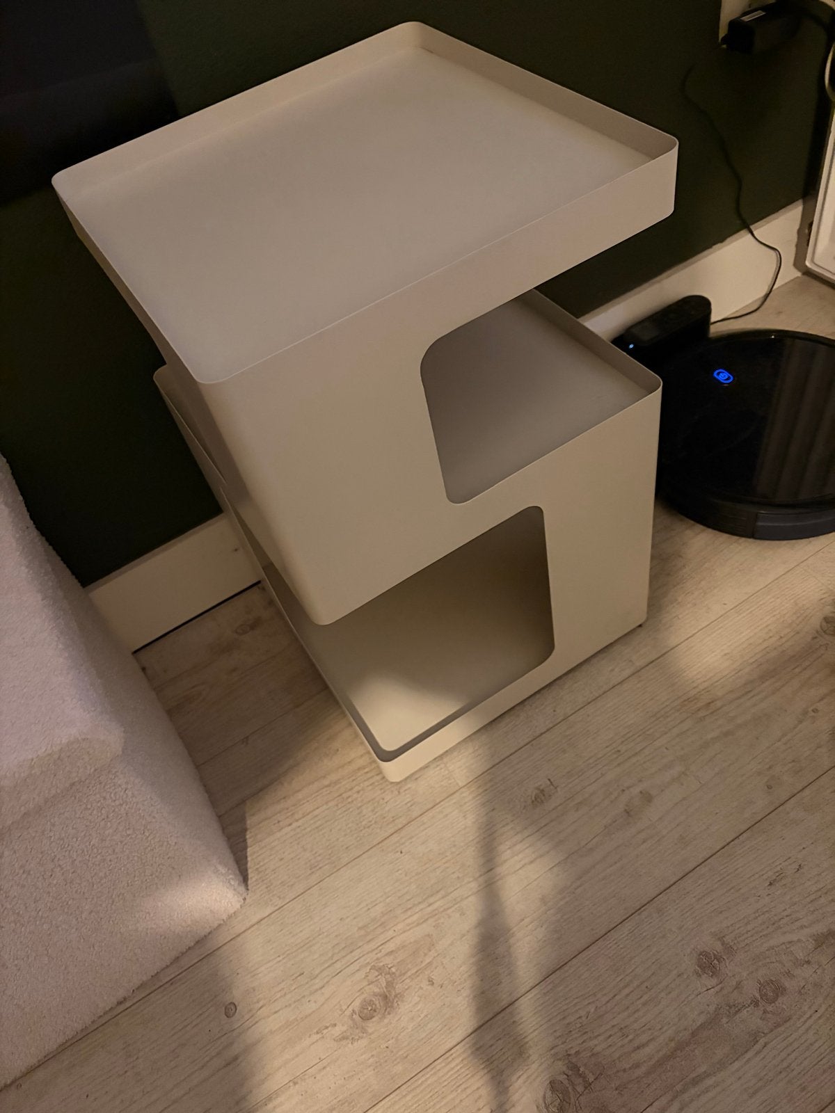 Kwantum bijzettafel/kastje - Modern design, Minder dan 55 cm, Metaal of Aluminium, Zo goed als nieuw, Rechthoekig