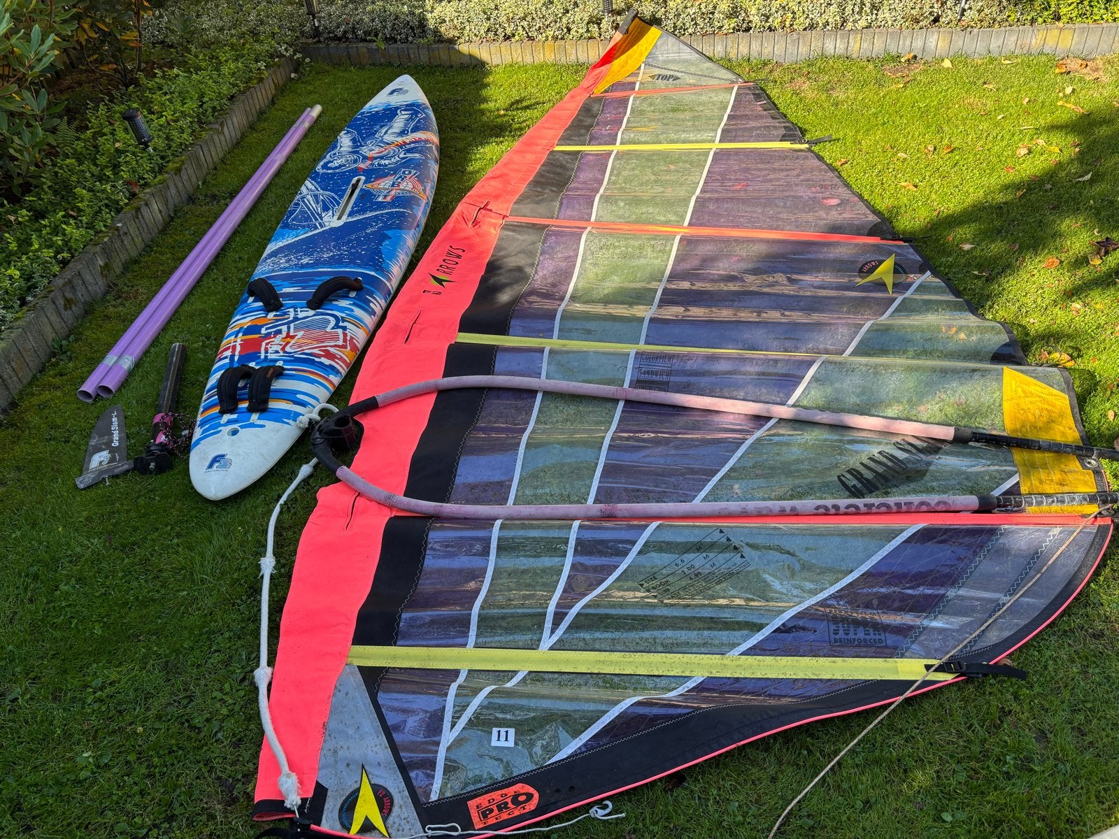 Complete Windsurfset: F2 Orbit Board met 2 Arrows Zeilen, Watersport en Boten, Ophalen, 250 tot 300 cm, Gebruikt, 5 tot 6.5 m²