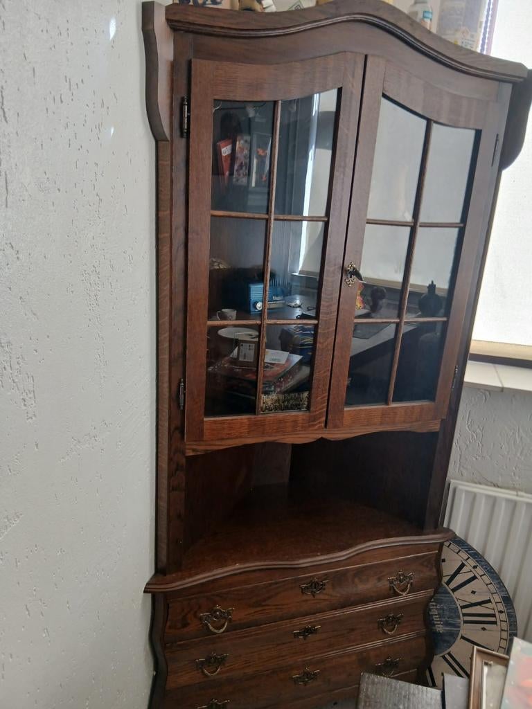 Mooie hoekkast, Ophalen