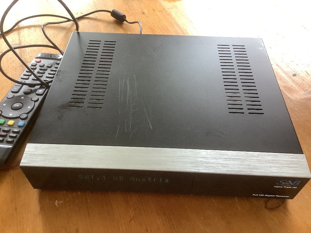 SAB Satellietontvanger Alpha Triple HD digital receiver, Ophalen of Verzenden, Zo goed als nieuw, (Schotel)antenne-accessoires