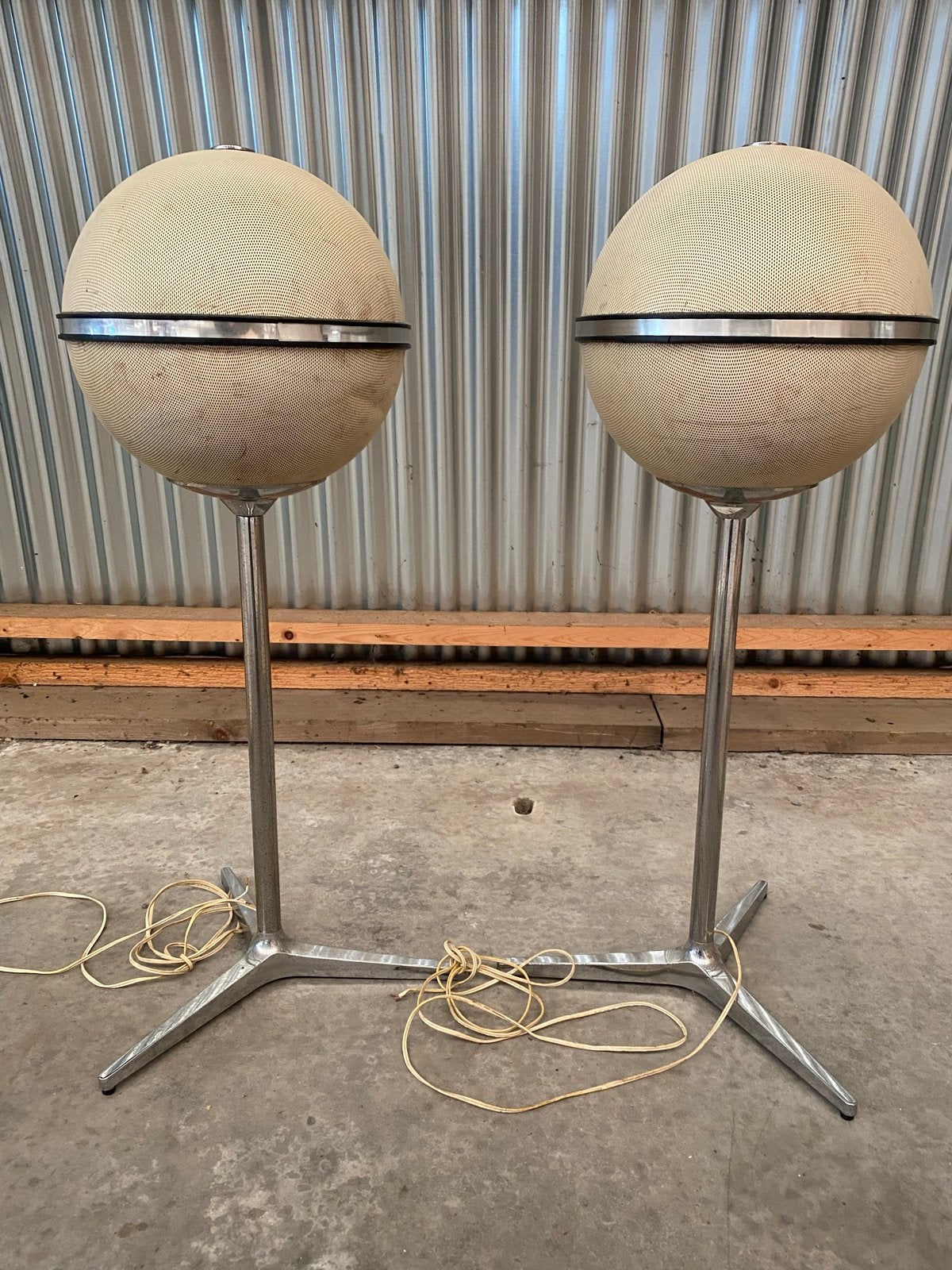 Vintage bol speakers op standaard - Retro design, Stereo speakers, Gebruikt, Inclusief kabels, Minder dan 60 watt
