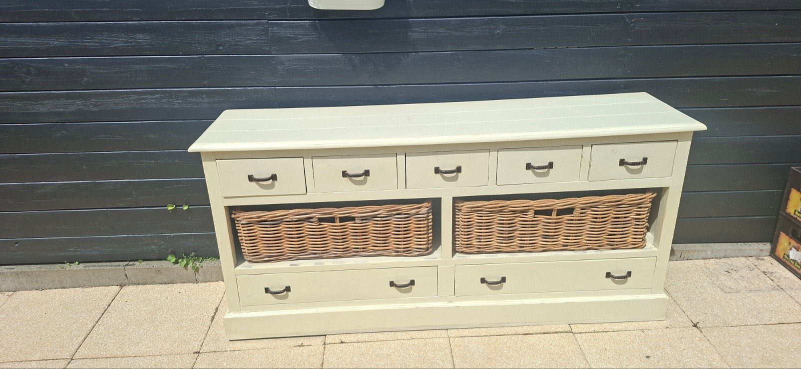 Crèmekleurig dressoir met lades en rieten manden, Ophalen, Gebruikt, 150 tot 200 cm, Landelijk