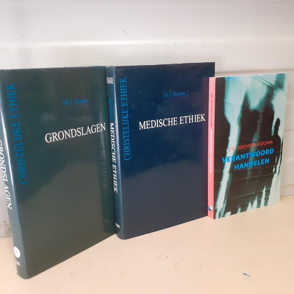 Nr. 711 Dr. J. Douma. Drie boeken, Boeken, Ophalen of Verzenden, Gelezen, Dr. J. Douma, Christendom | Protestants