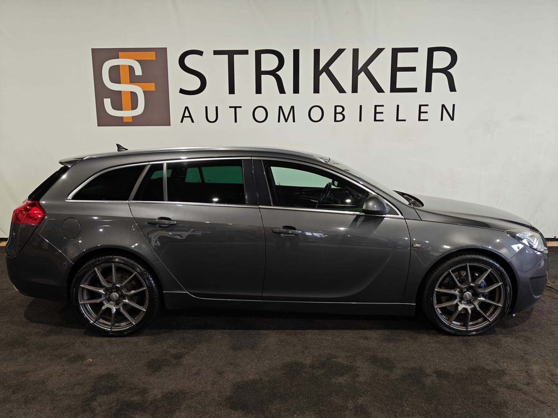 Opel Insignia Sports Tourer 2.8 T OPC 4x4, Auto's, Opel, Euro 5, Gebruikt, Zwart, 120 €/maand