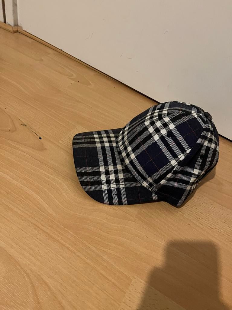 Burberry pet in klassiek ruitpatroon, Kleding | Dames, Hoeden en Petten, Ophalen, Zo goed als nieuw, One size fits all, Pet