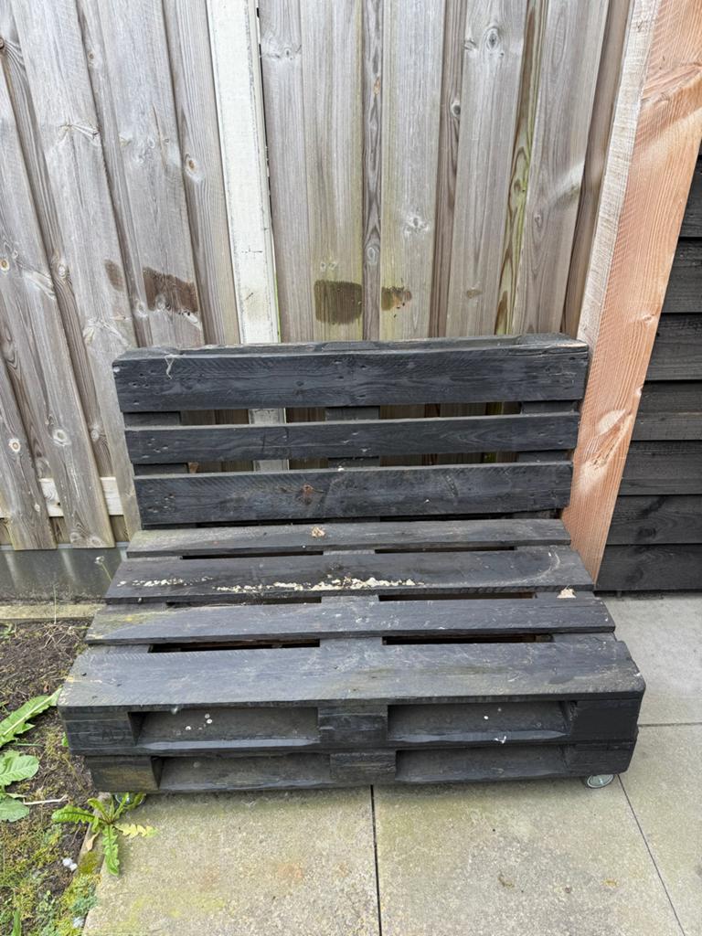 Zwarte palletbank voor buiten, Huis en Inrichting, Stoelen, Ophalen, Gebruikt, Zwart, Eén