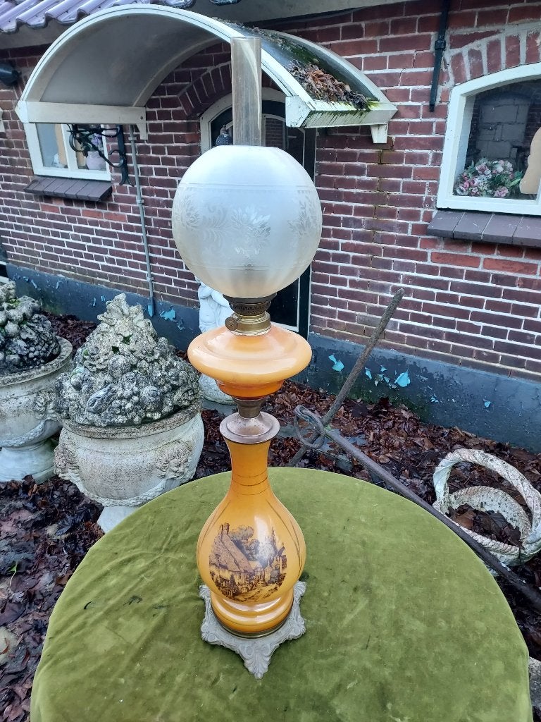 Franse tafelolielamp, bronzen voet okerkleurig opaline glas., Ophalen
