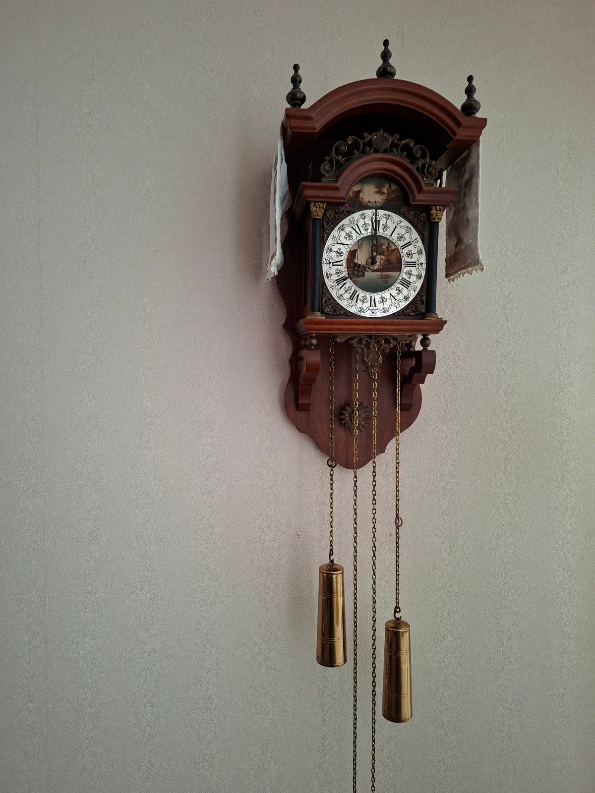 Antieke wandklok met kettingen en gewichten, Ophalen of Verzenden