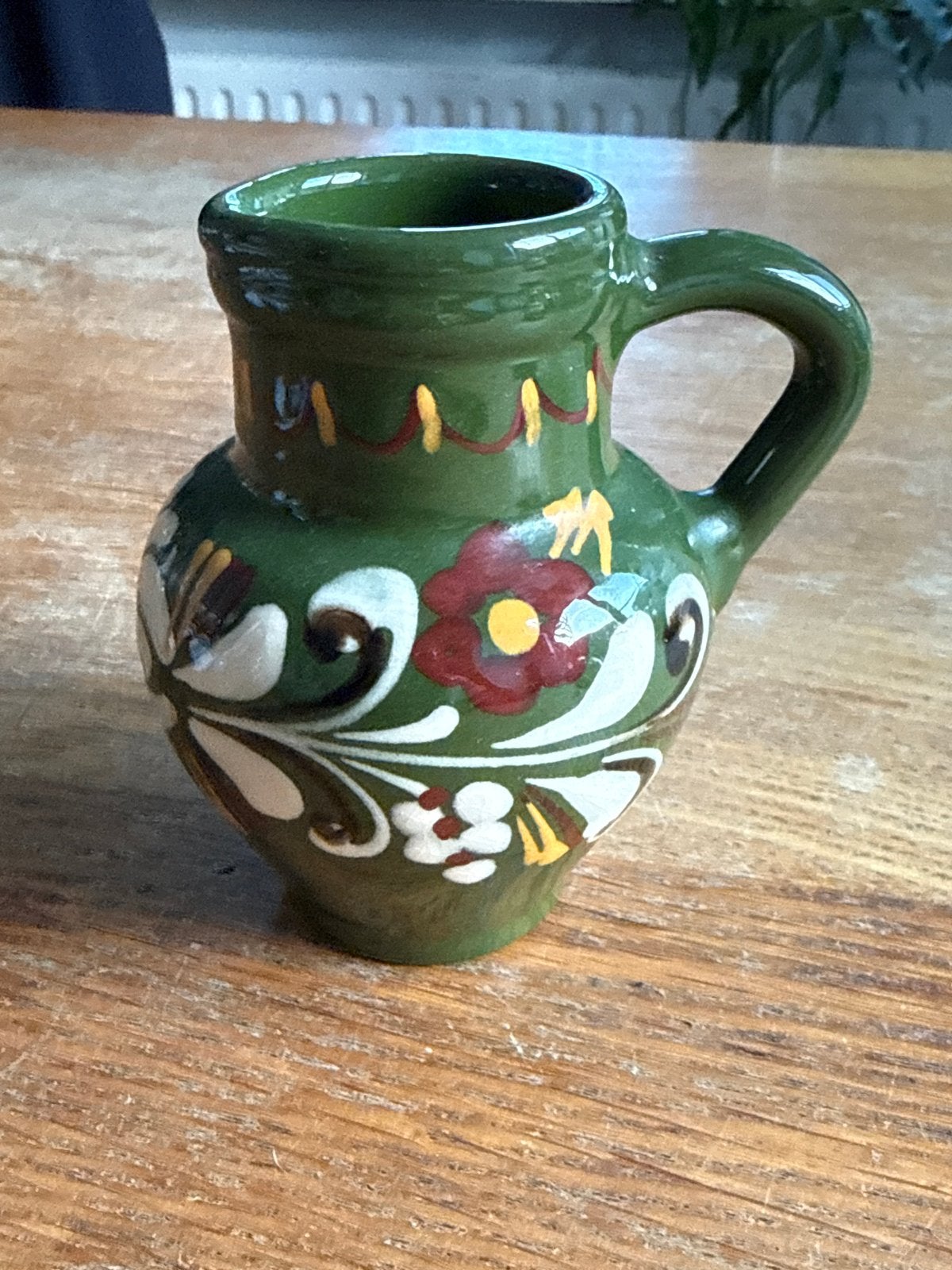 Vintage HVM Majolica kan/vaasje, handbeschilderd, Ophalen of Verzenden