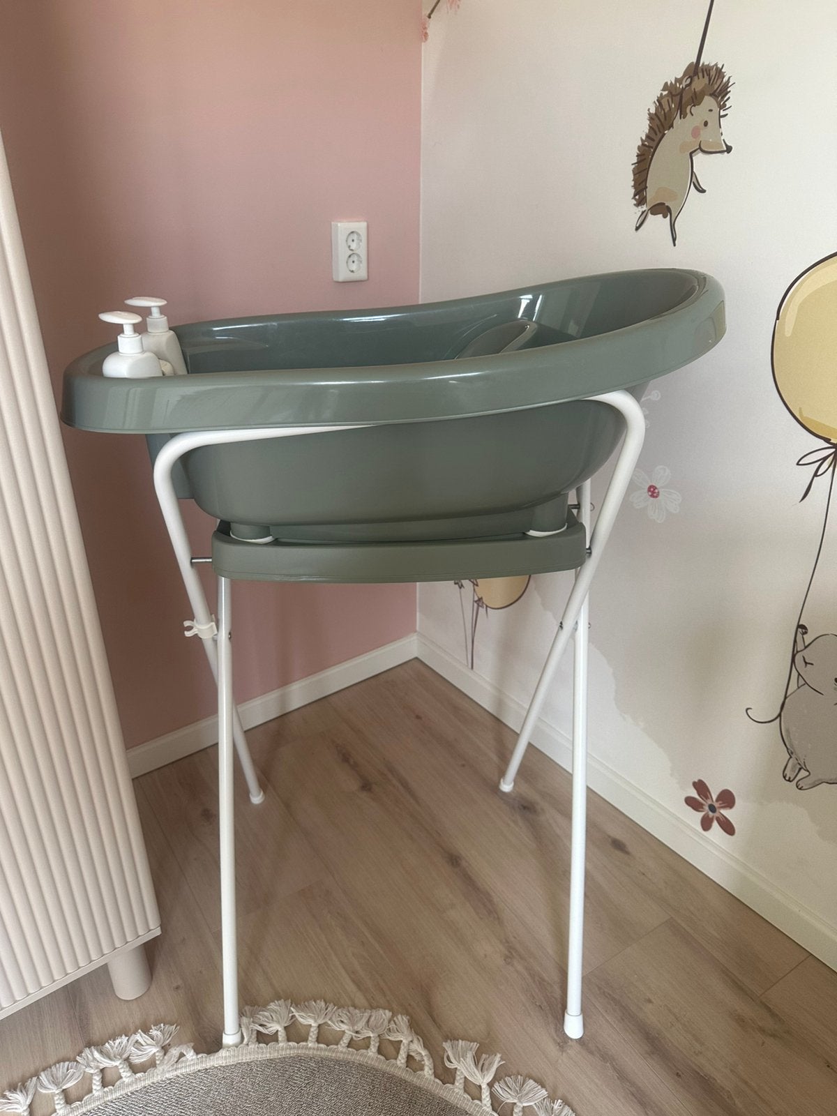 Bébé-Jou Thermobad compleet met standaard en pompjes, Ophalen, Zo goed als nieuw, Badje, Bébé-jou