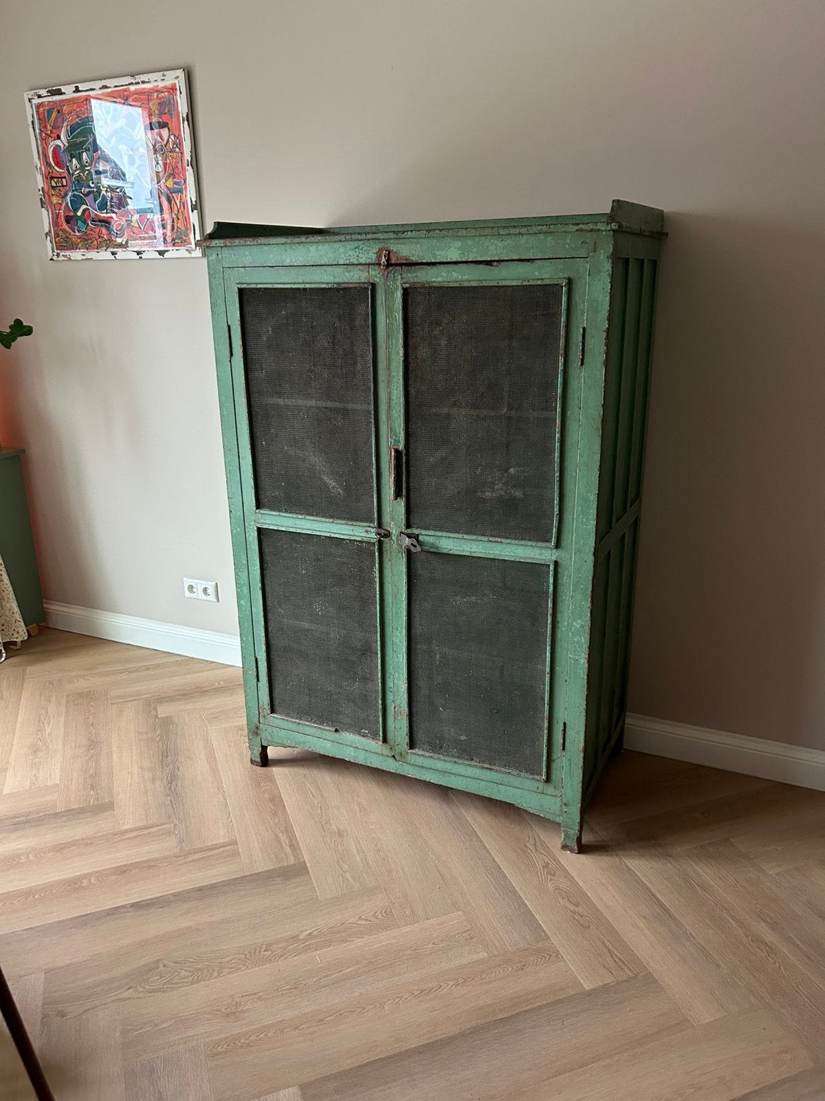 Antieke oude voorraadkast in de kleur antiek groen, Antiek en Kunst, Ophalen of Verzenden