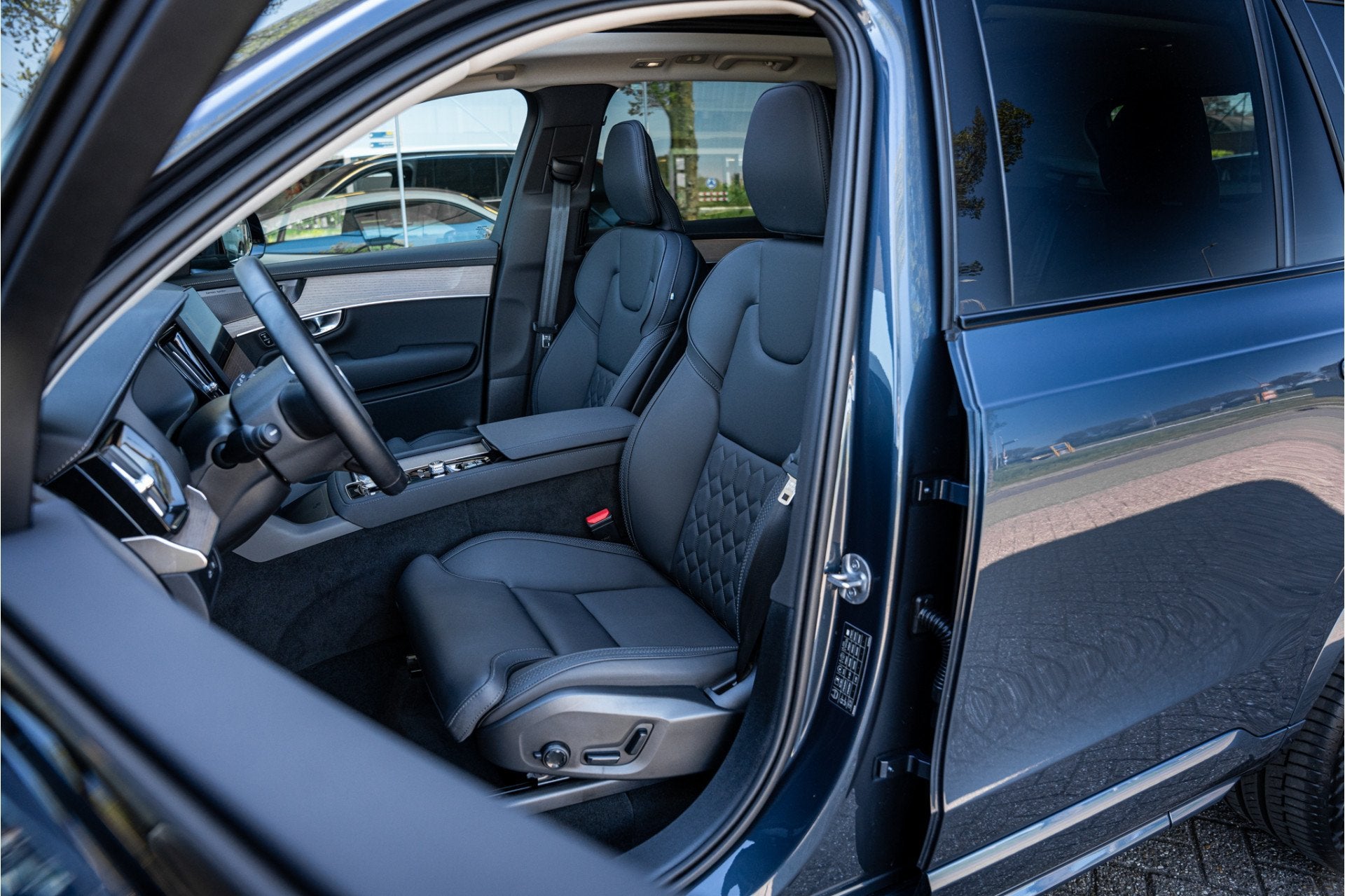 Volvo XC90 2.0 T8 Plug-in hybrid AWD Plus Dark * Panodak * H, 12 maanden, Gebruikt, Zwart, 4 cilinders