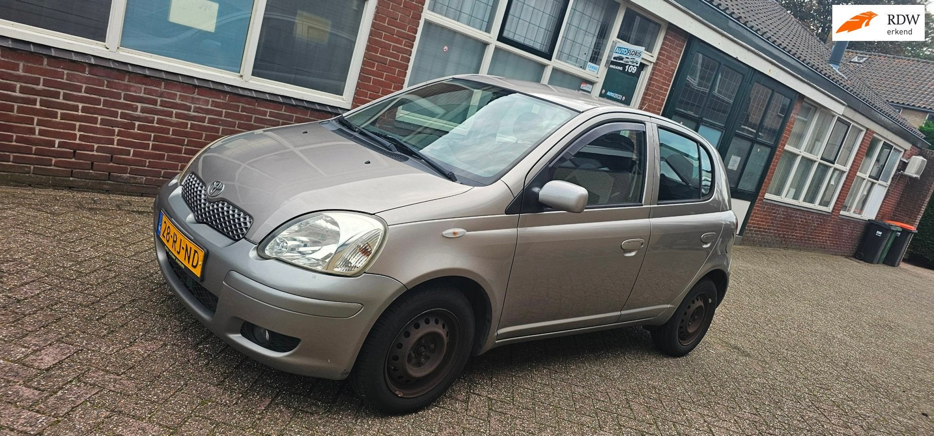Toyota Yaris 1.3 VVT-i S-Line, Voorwielaandrijving, Gebruikt, 4 cilinders, 400 kg
