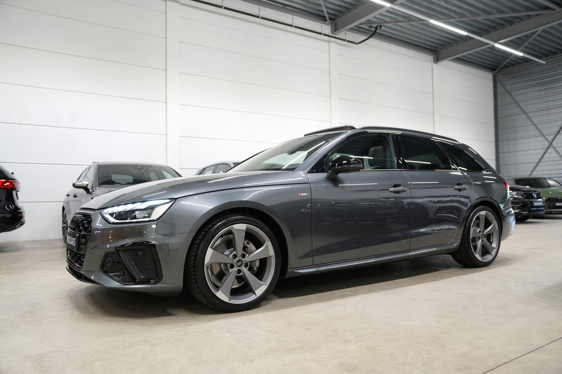 Audi A4 Avant 40 TFSI S Edition * Trekhaak - Pano - ACC - Bl, Dealer onderhouden, Gebruikt, 4 cilinders, A4
