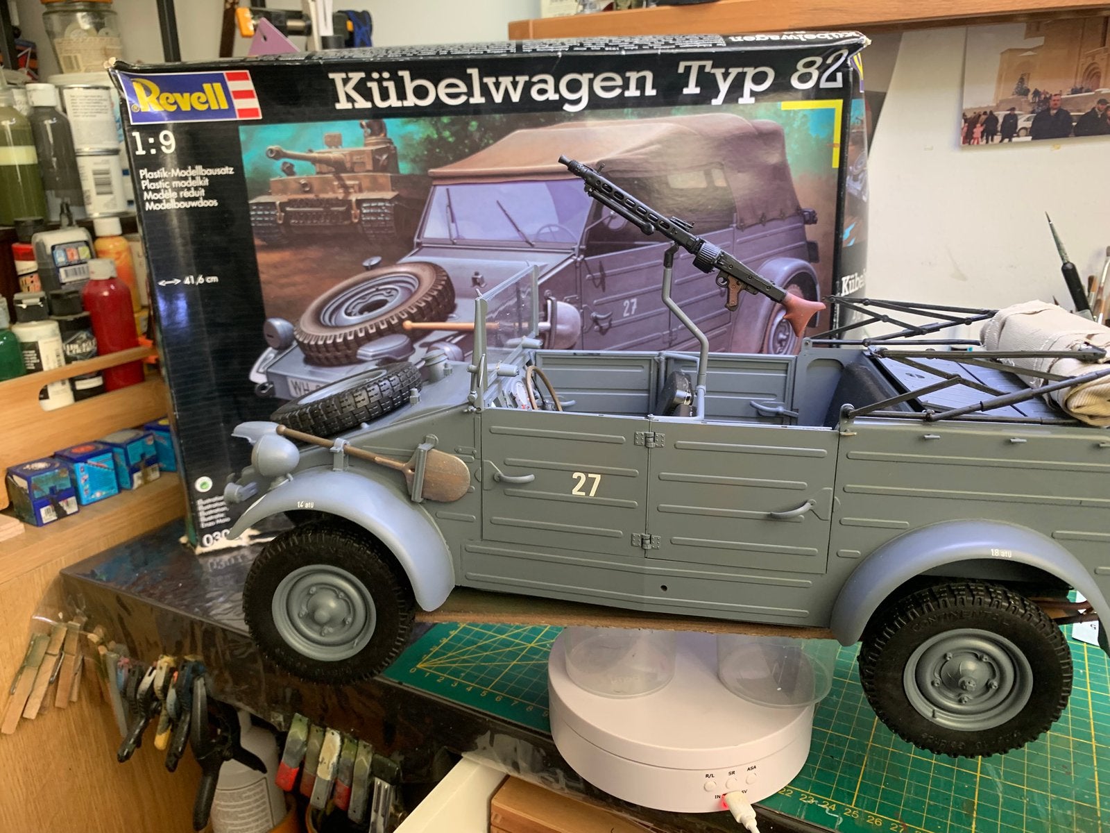 Kubelwagen typ 82 schaal 1:9 met licht en draai motor, Gebruikt, Revell, Groter dan 1:32, Ophalen of Verzenden