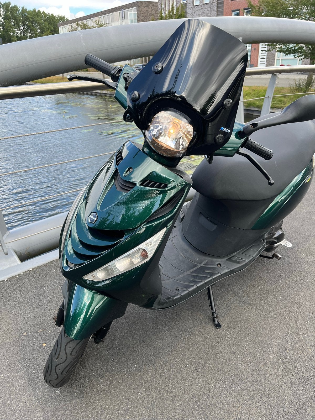 Piaggio Zip 2-takt 2009 - Racing Green met Leovince uitlaat, Ophalen, Tweetakt, Gebruikt, Maximaal 45 km/u