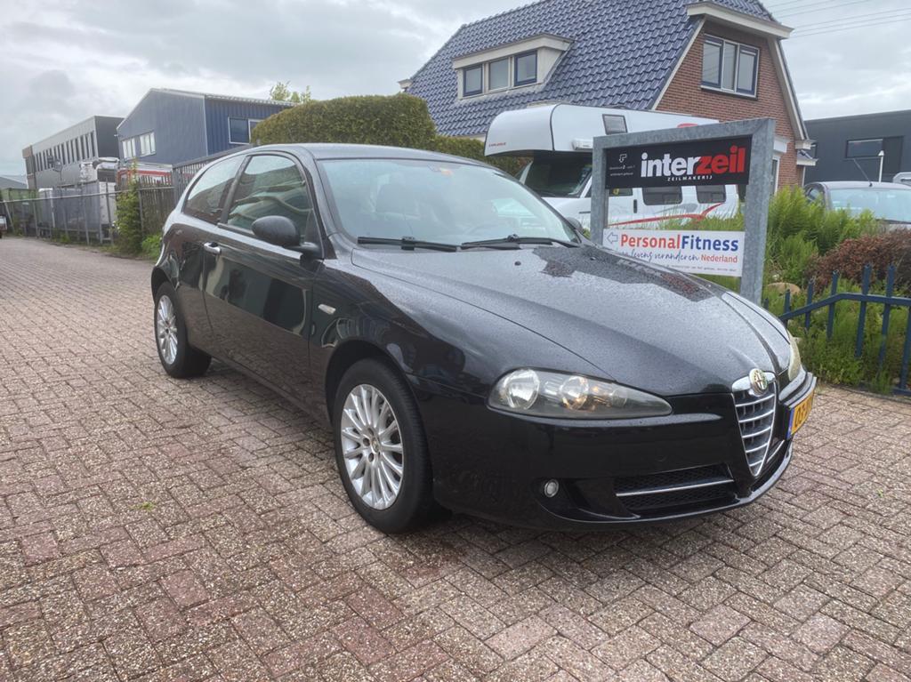 Alfa Romeo 147 1.6 T.spark 16V 77KW 3DR 2007 Zwart, Auto's, Alfa Romeo, Bedrijf, ABS, Airconditioning, Boordcomputer, Centrale vergrendeling