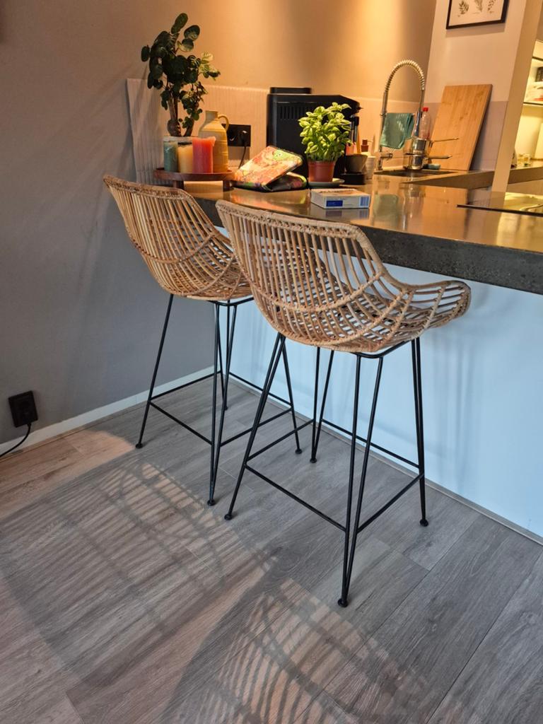 Rotan barkrukken met metalen onderstel (set van 2), Huis en Inrichting, Barkrukken, Metaal, Met voetsteun, Ophalen of Verzenden