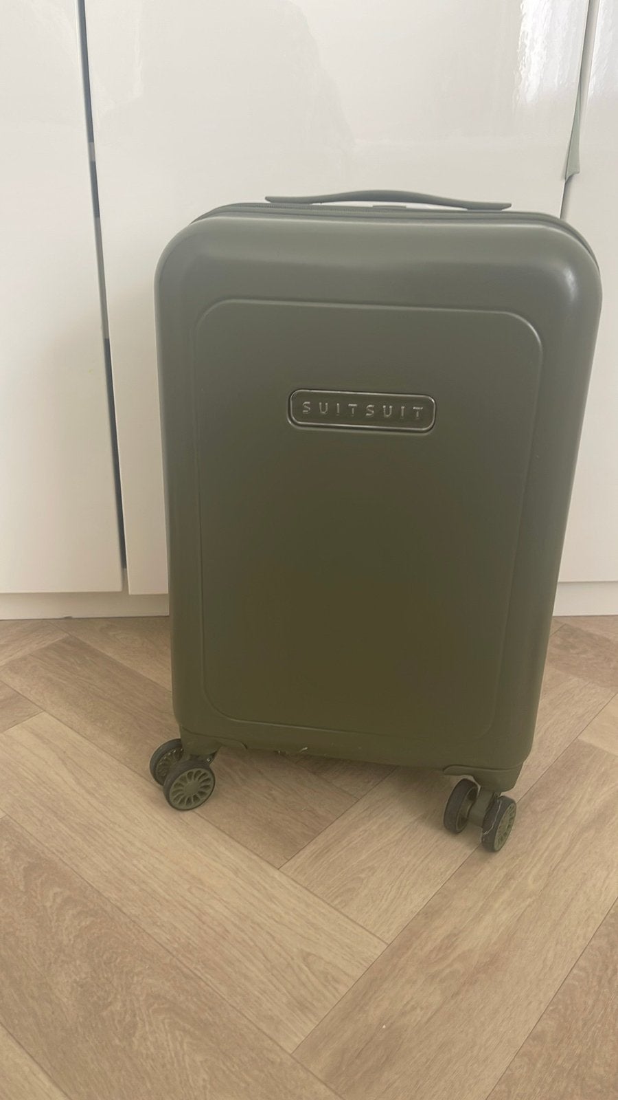 SUITSUIT Koffer Olijfgroen en beschermhoes - Handbagage, Gebruikt, Hard kunststof, Minder dan 50 cm, Ophalen of Verzenden