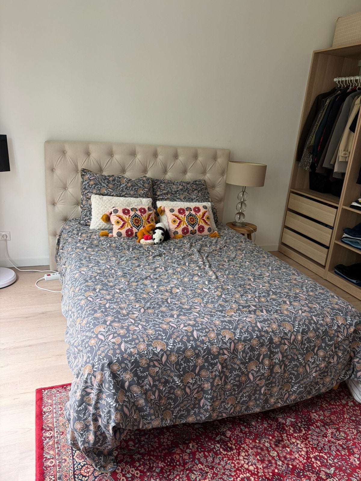 Tweepersoonsbed met gestoffeerd hoofdbord, Ophalen, Gebruikt, Beige, Tweepersoons