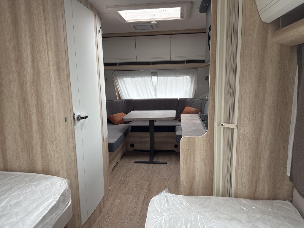 Hobby De Luxe 460 LU Model 2027, Caravans en Kamperen, Schokbreker, Rondzit, Hobby, Bedrijf