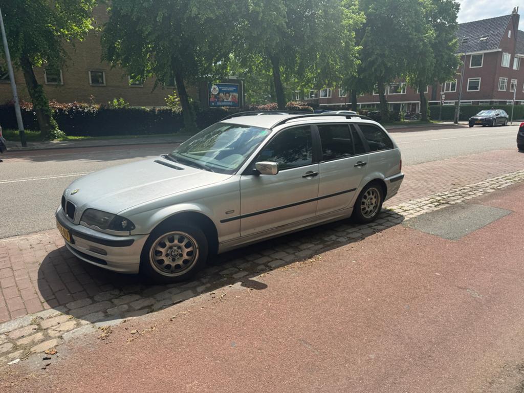BMW 3-Serie (OPKNAPPER) 1.9 I 318 Touring 2001 Grijs, Achterwielaandrijving, 4 cilinders, Origineel Nederlands, Handgeschakeld