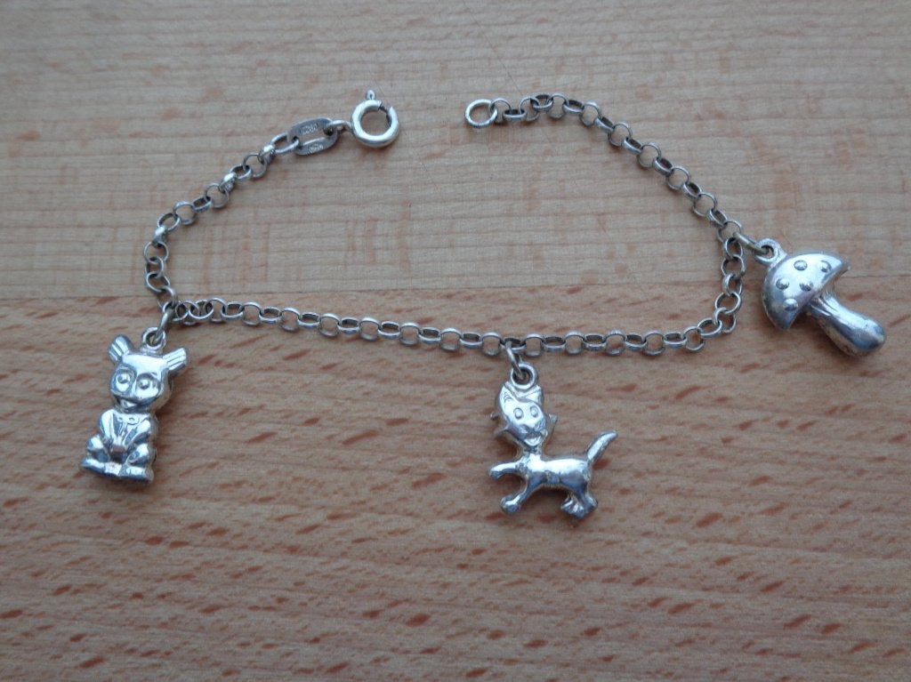 zilveren kinder armband met drie vintage bedels [293], Verzenden, Zo goed als nieuw, Met bedels of kralen, Zilver