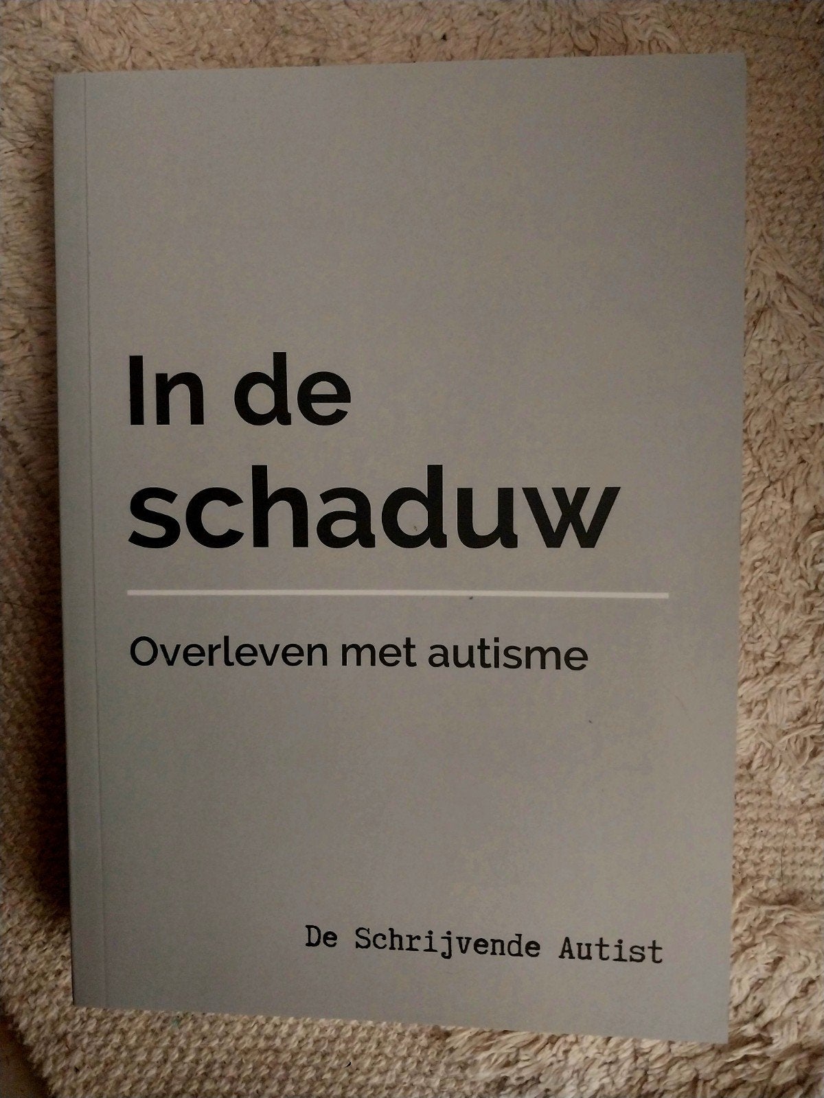 In de Schaduw - De Schrijvende Autist, Verzenden, Zo goed als nieuw, Angelique van Tilburg