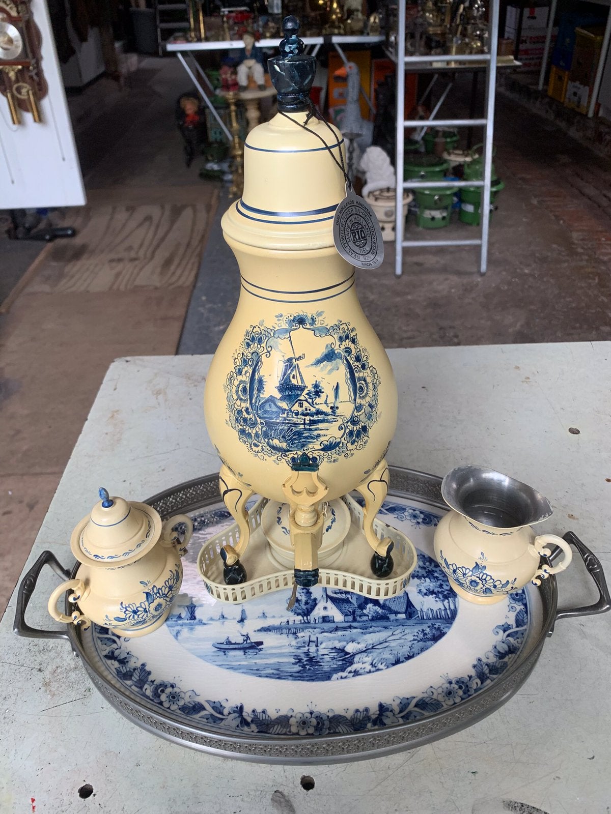 Delft’s blauwe kraanpot met dienblad, Ophalen
