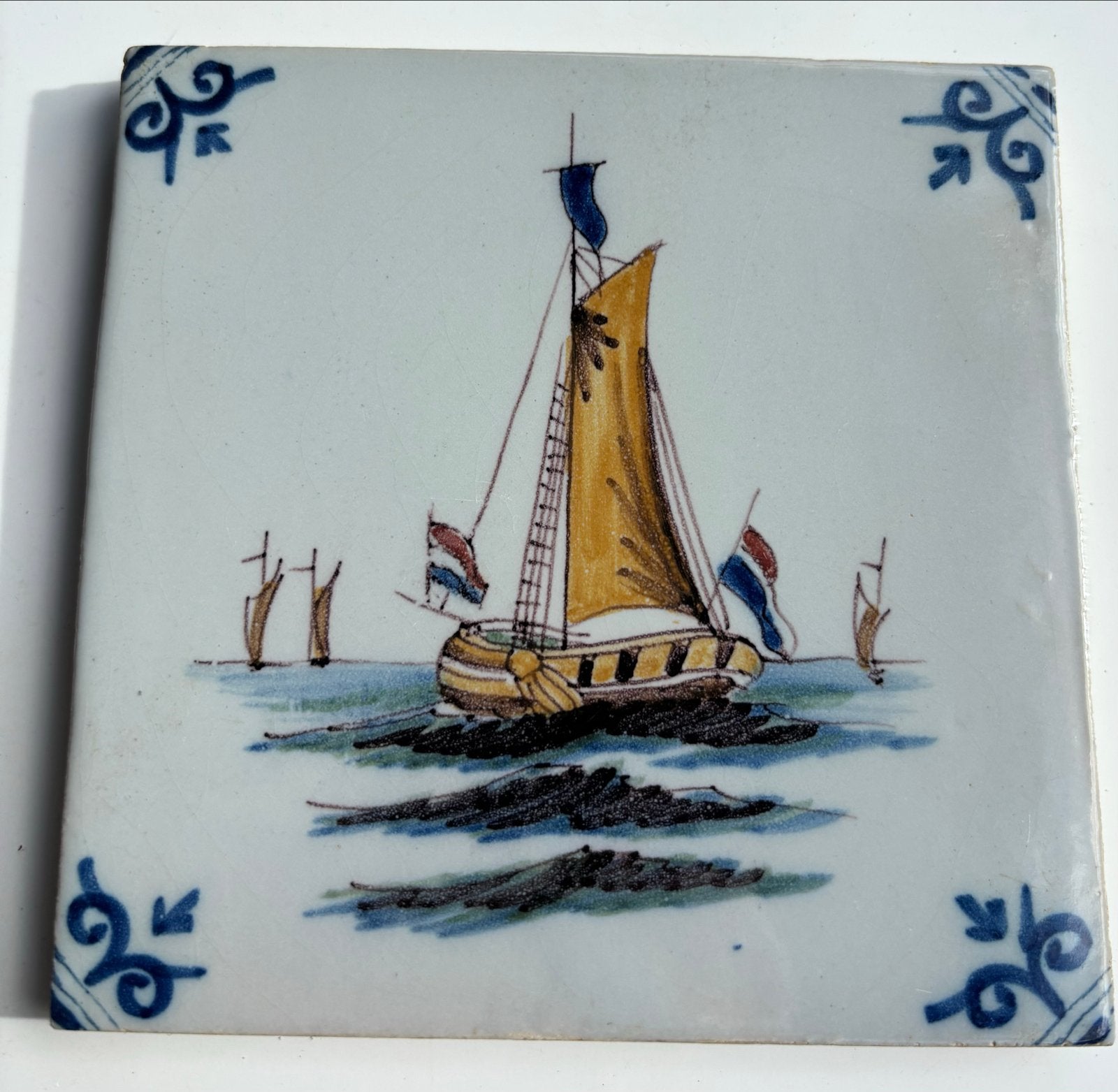 Antieke Tegel met Zeilschip, Antiek en Kunst, Ophalen of Verzenden