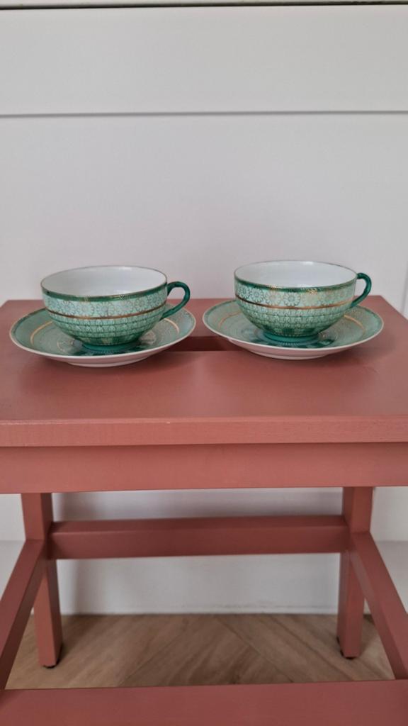 Vintage theekopjes met schotels, groen met goudkleurig decor, Antiek en Kunst, Antiek | Porselein, Ophalen of Verzenden