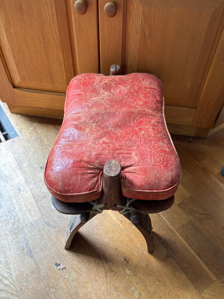 Vintage kamelen krukje, Ophalen, Gebruikt, Hout