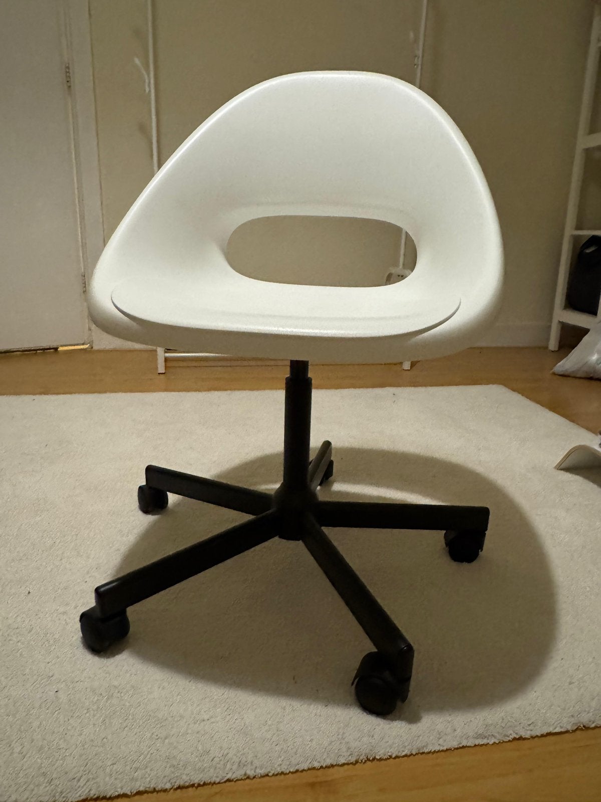 Witte Ikea stoel, Huis en Inrichting, Bureaustoelen, Ophalen, Zo goed als nieuw, Wit