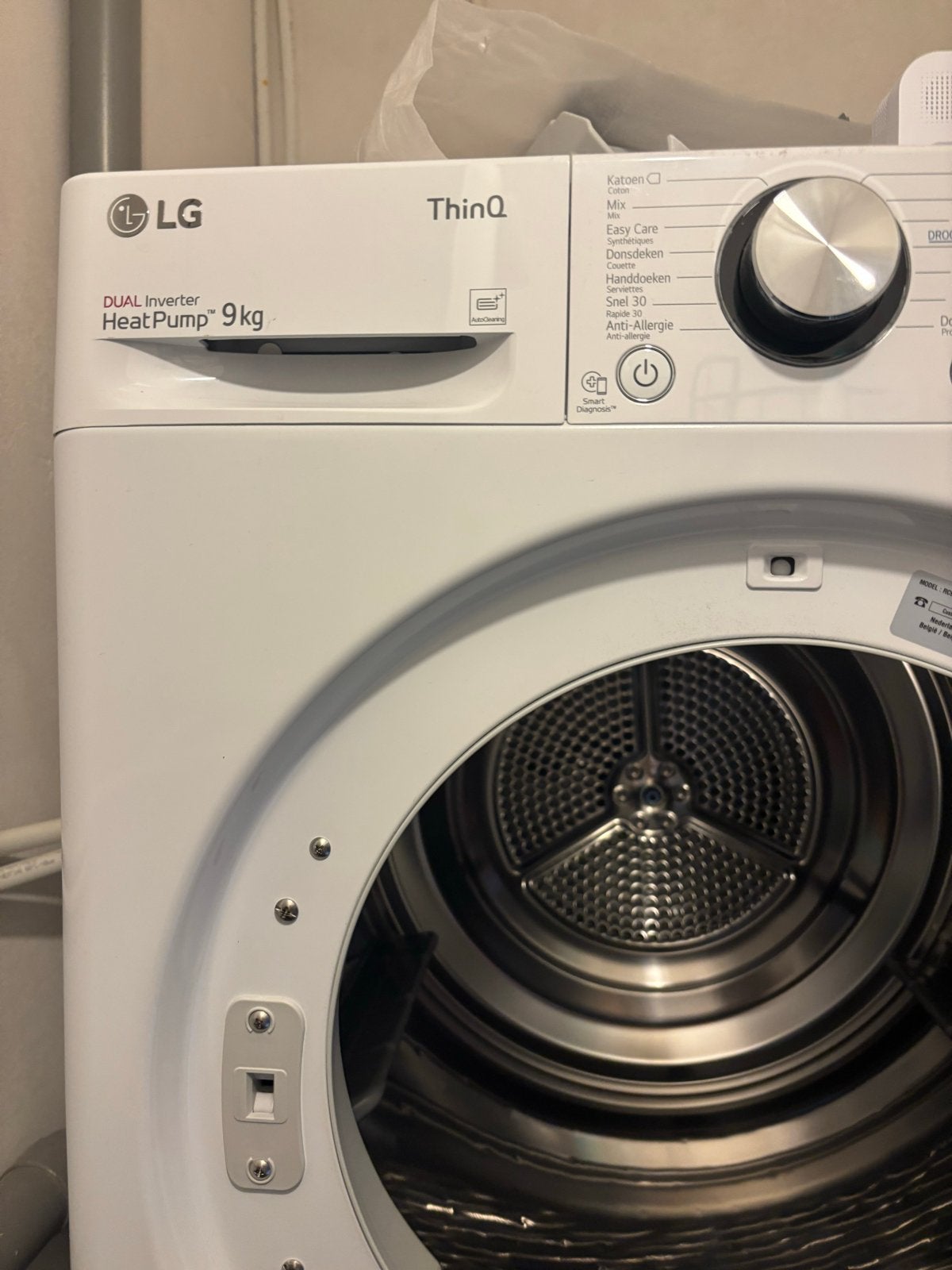 LG ThinQ Warmtepompdroger 9kg met uitklapbaar blad, Witgoed en Apparatuur, Wasdrogers, Ophalen, 8 tot 10 kg, Zo goed als nieuw