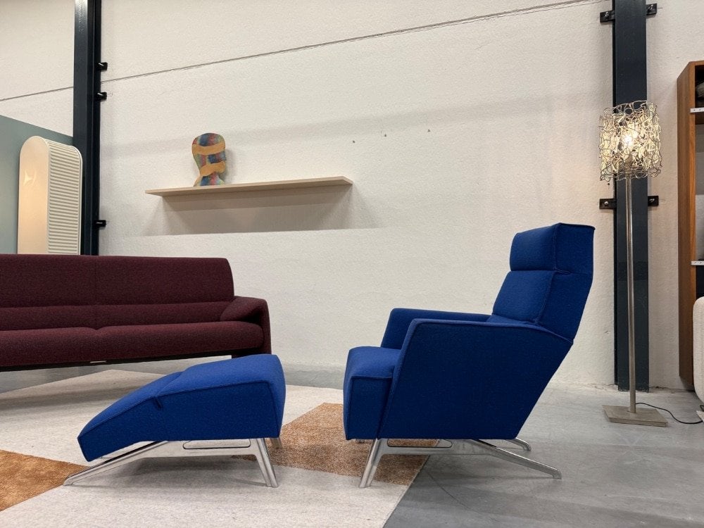 Design on Stock Solo Fauteuil met poef Blauw stof Stoel, Huis en Inrichting, Roderick Vos, Design on Stock, 75 tot 100 cm, Ophalen of Verzenden