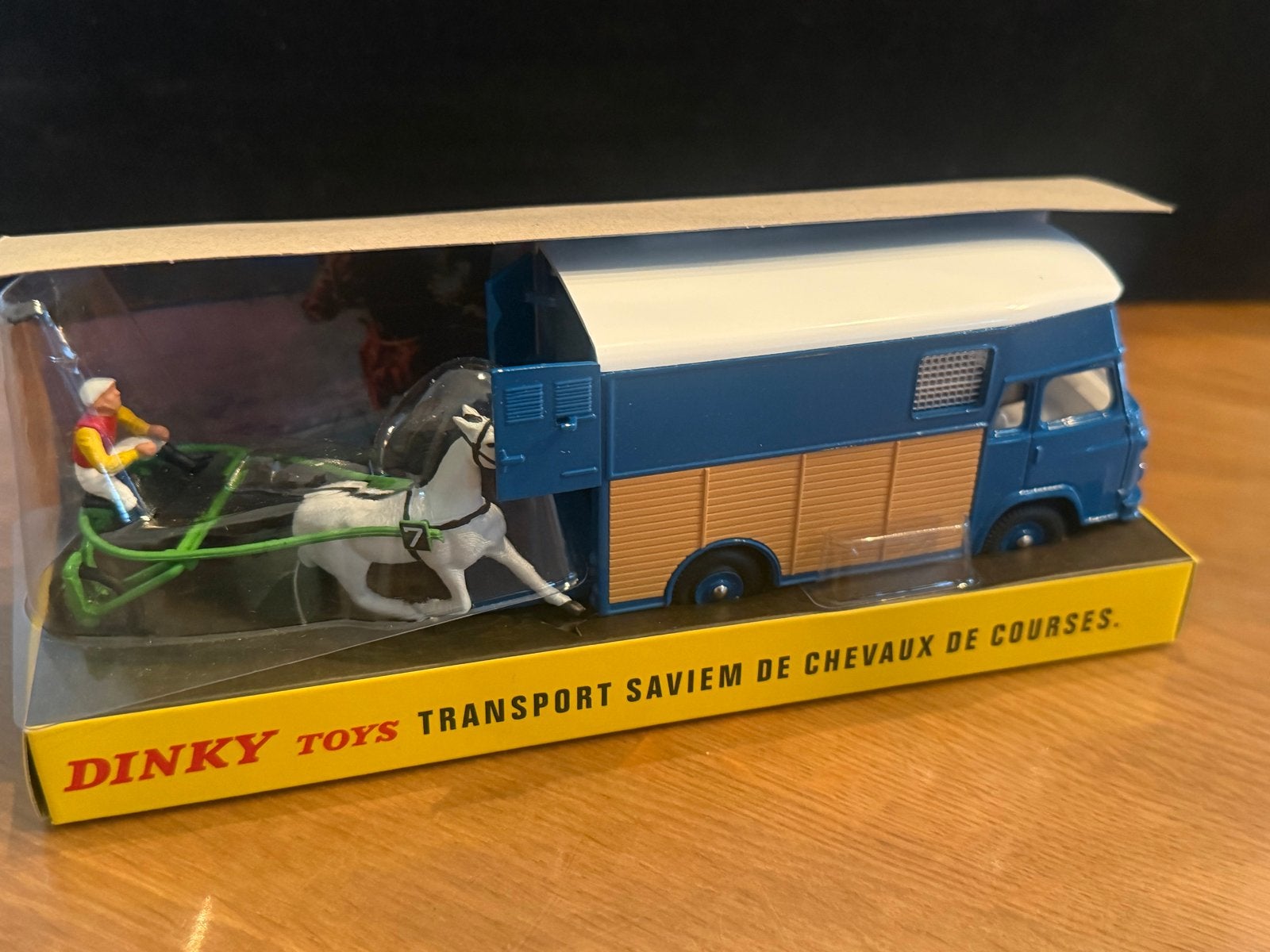 Dinky Toys 571 Transport Saviem de Chevaux de Courses, Ophalen of Verzenden, Zo goed als nieuw, Auto, Overige merken