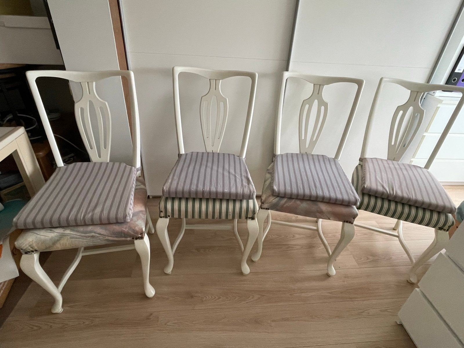 Set van 4 eetkamerstoelen, wit met kussens, Ophalen of Verzenden, Gebruikt, Wit, Vier
