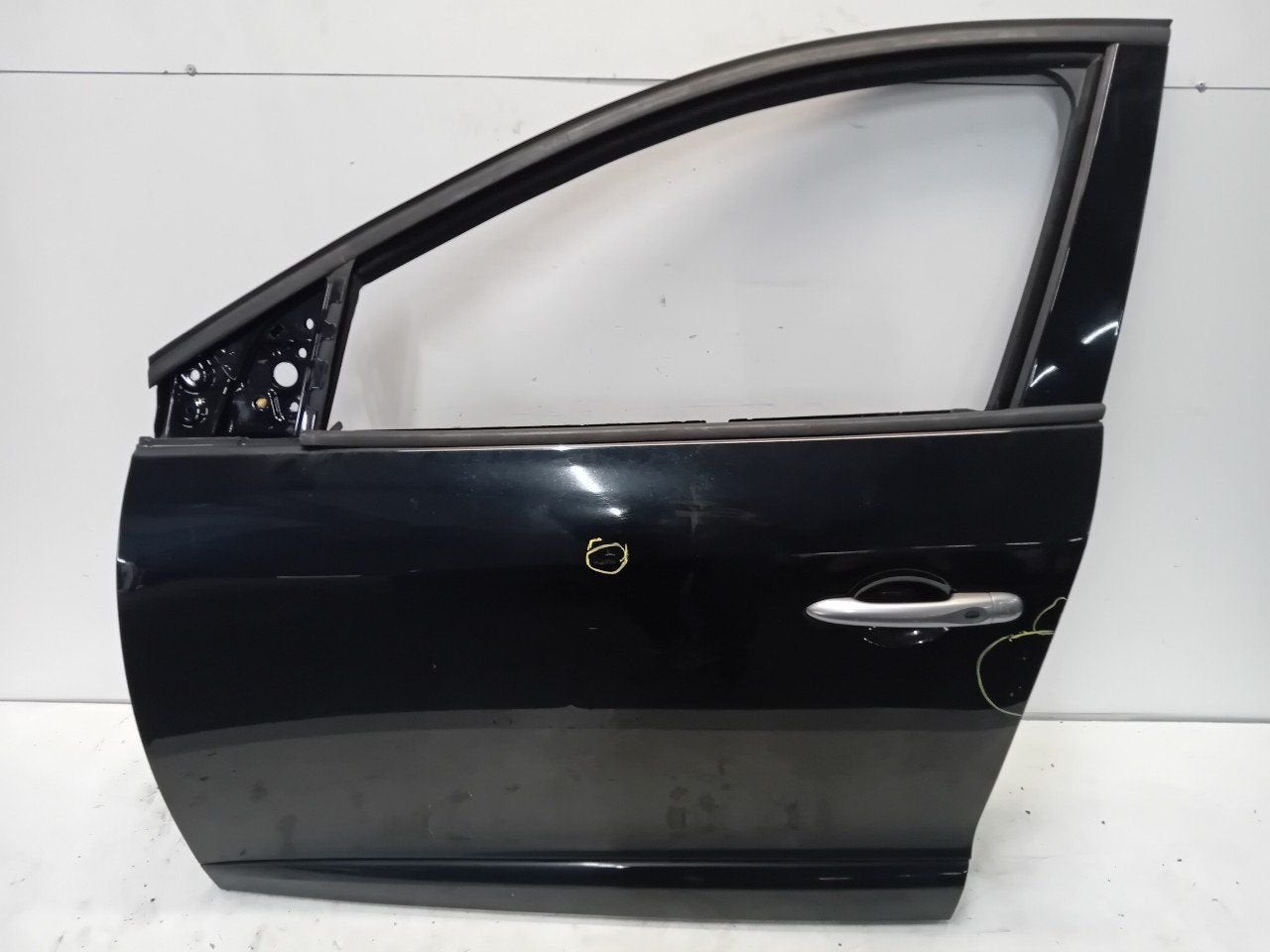 Portier links voor Renault Mégane, Onderdelen@venauto.nl, Van der Ven Autorecycling B.V., Gebruikt, Ettenseweg 76, 4706 PB Roosendaal, The Netherlands