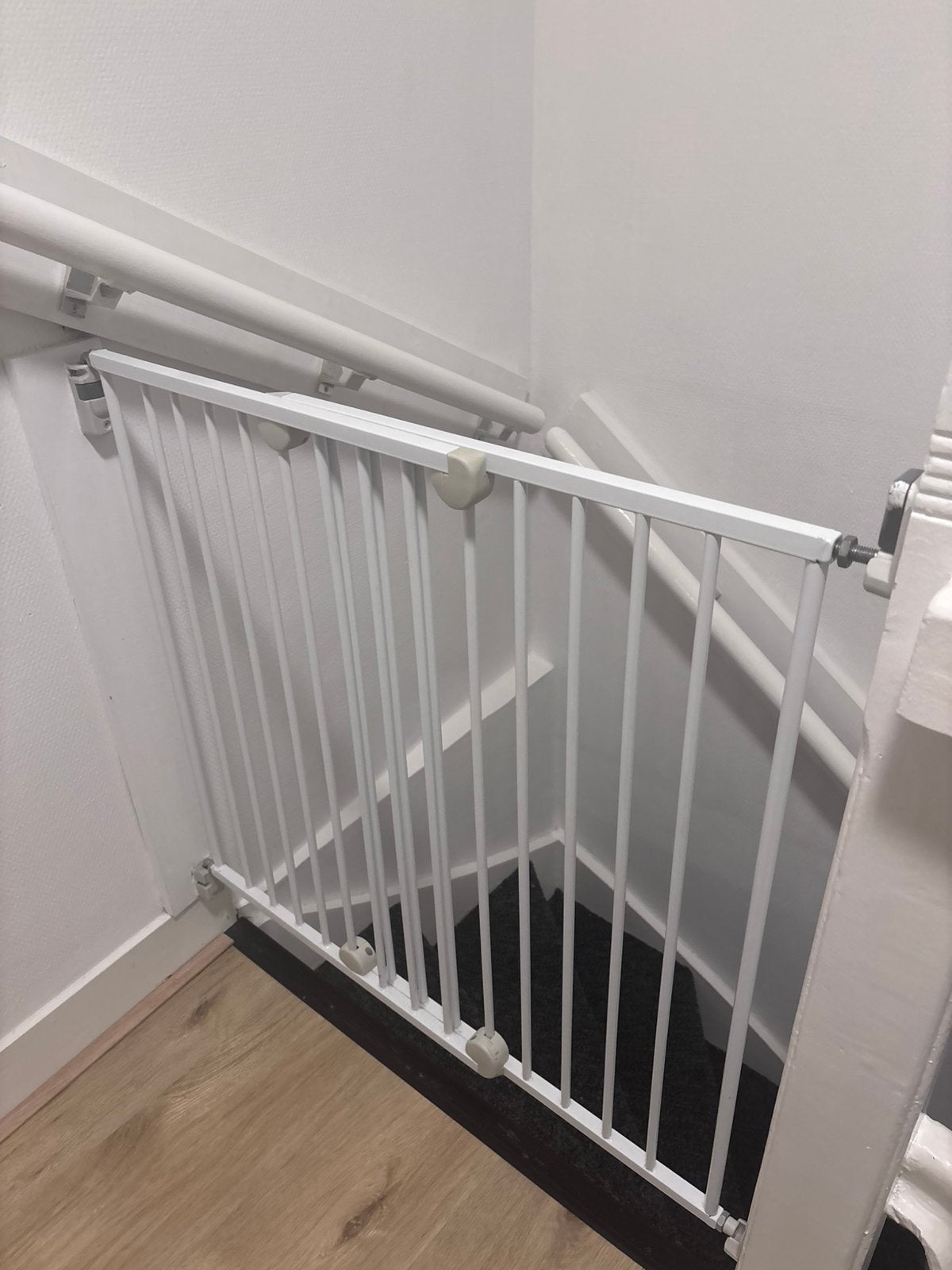 Traphekje safety 1st wall fix metal white, Kinderen en Baby's, Ophalen of Verzenden, Zo goed als nieuw, Klemhekje, Metaal of IJzer