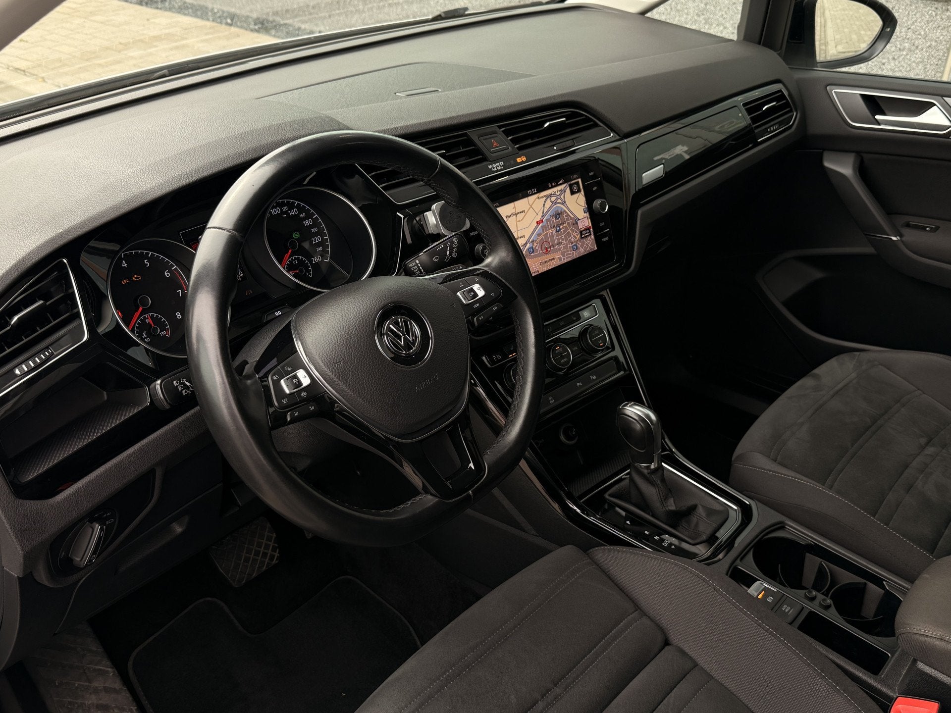 Volkswagen Touran 1.5 TSI Highline Business R 7p | ACC | Ach, Dealer onderhouden, 15 km/l, 4 cilinders, 150 pk