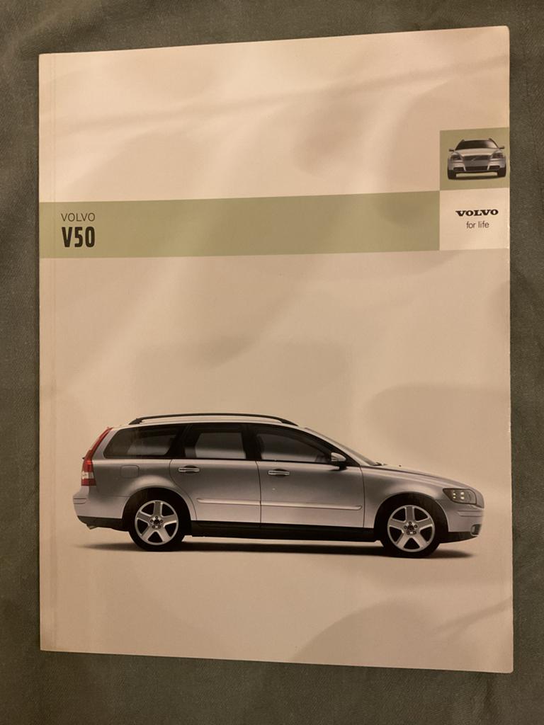 Volvo V50 brochure in nieuwstaat met kleuren en specificatie, Ophalen of Verzenden, Nieuw, Volvo