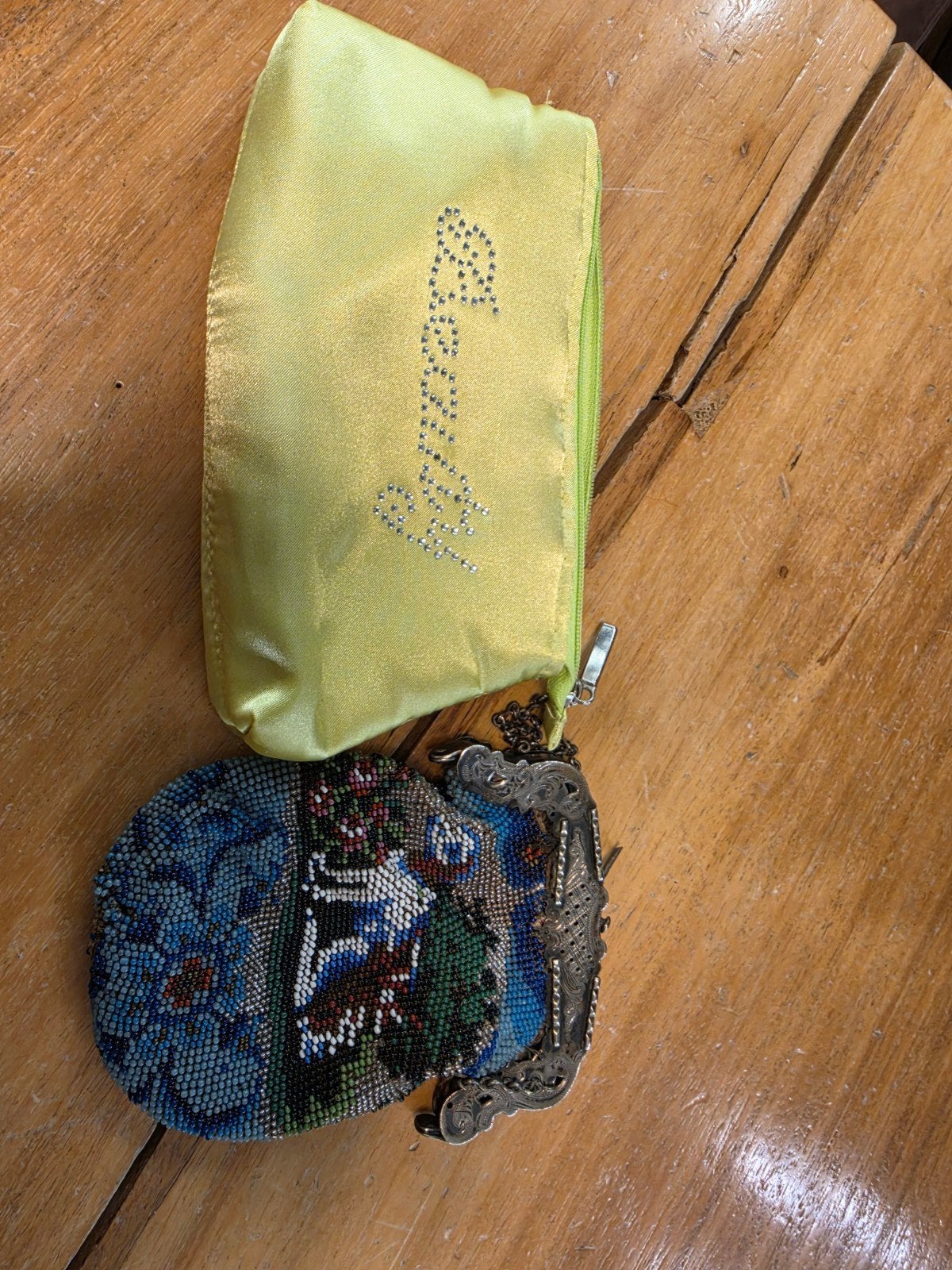 Antiek Glazen Kralentasje met Gegraveerde zilveren Beugel, Antiek en Kunst, Ophalen of Verzenden