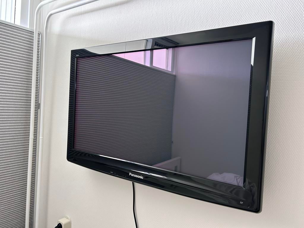 Panasonic TV met afstandsbediening en tv steun, Ophalen, Gebruikt, Panasonic, 50 Hz